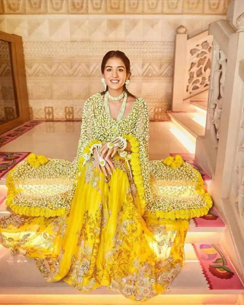 rich-couple-anant-ambani-and-radhika-merchant-photos